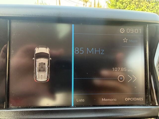 PEUGEOT 2008 STYLE 1.2 E-THP AUTO SPANISH LHD IN SPAIN 83000 MILES SUPERB 2018